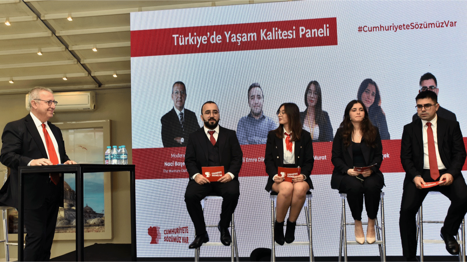 Naci Başerdem, Ali Emre Dikmen, Ceren Murat, Gülşah Şimşek, Orhan Erdoğan Türkiye'de Yaşam Paneli için Sahnede